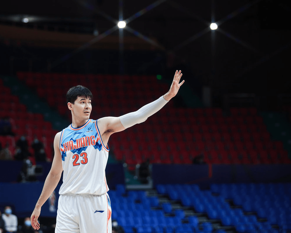 包含CBA常规赛倒计时，阿斯顿维拉集结日完成体检，细节引发关注，信心回归，团队化学反应显著的词条