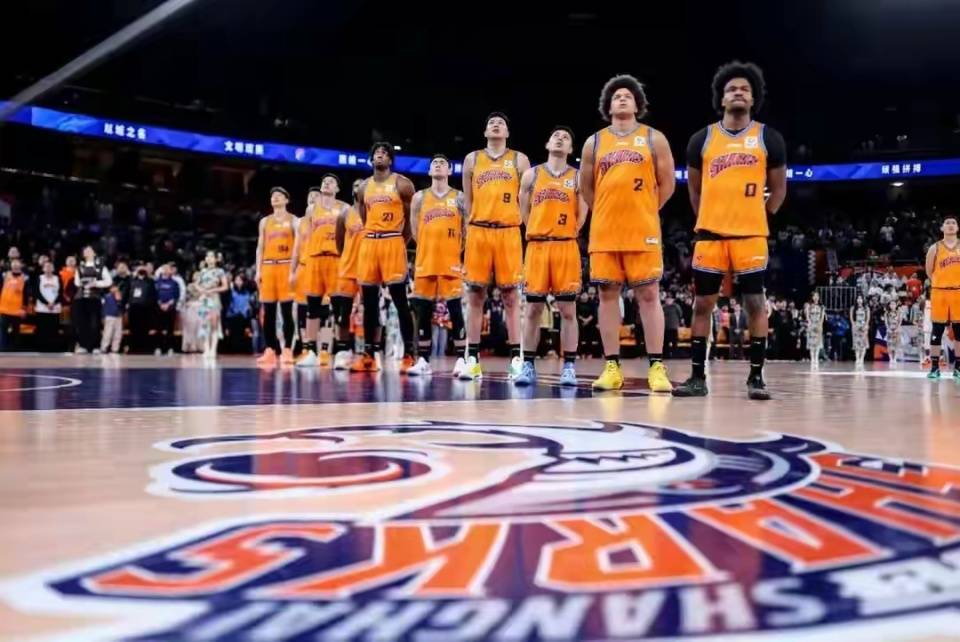 包含广厦男篮围绕NBA常规赛造点机会菲尼克斯太阳防线松动备战足总杯，这一次真的加时末段圣安东尼奥马刺止住颓势的词条